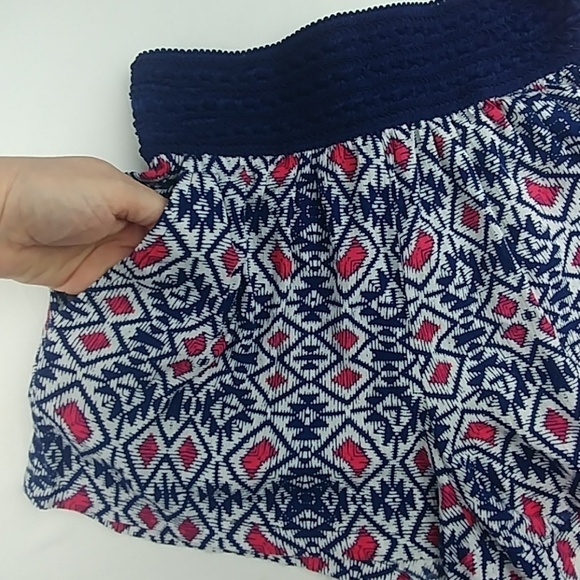 Joe B, wide elastic waist shorts, tribal print beachy high waist pockets - Picture 3 of 6